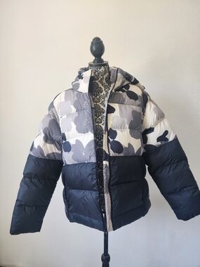 Helly Hansen Womens Puffer Jacket in Navy and Gray Floral Camo
